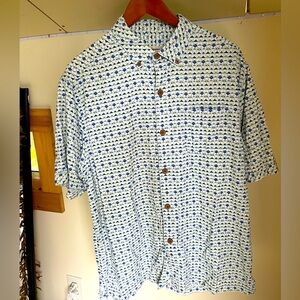 Tommy Bahamas 100% silk dress shirt,coconut shell buttons, perfect condition.